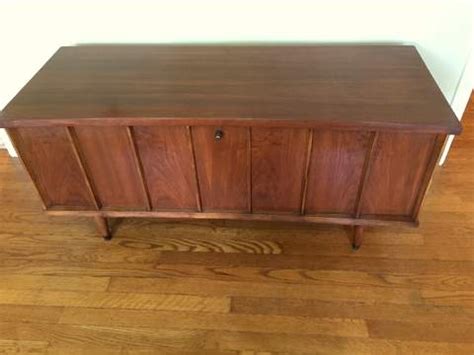 Mid Century Modern Cedar Chest By Lane Furniture Company