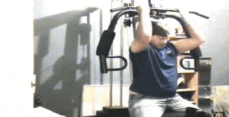 Gym Fails (17 gifs)