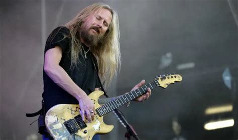 JERRY CANTRELL's Original G&L Guitar Has Been Stolen