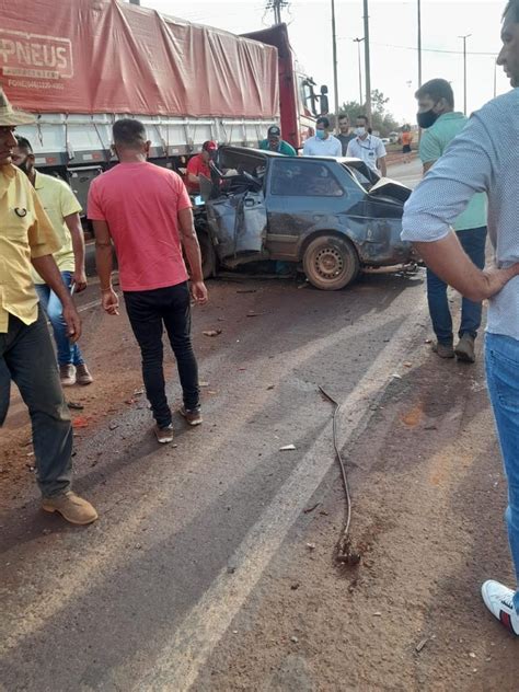 Tangar Acidente Envolvendo Duas Carretas E Um Carro De Passeio Deixa