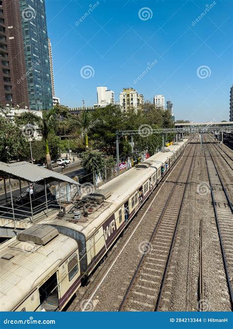 Mumbai local train editorial stock image. Image of mumbai - 284213344