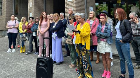 Casi Un Centenar De Personas Exigen Que Se Celebre El Juicio Contra