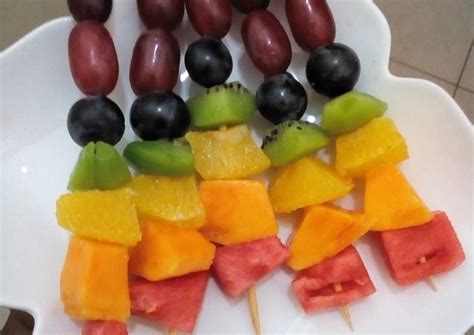 Rainbow fruit skewers Recipe by Rebecca - Cookpad