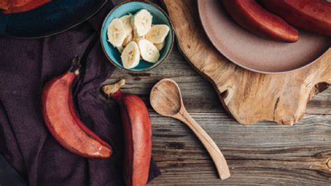 6 Health Benefits Of Red Bananas HealthShots