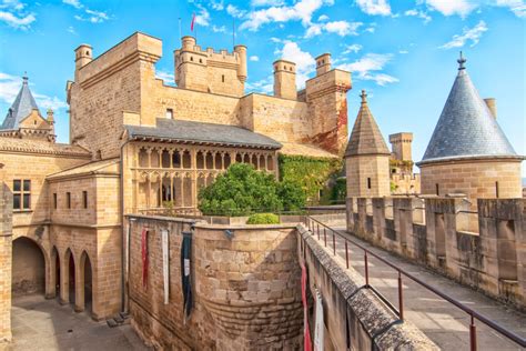 Los 10 castillos más impresionantes que ver en España, según el ...