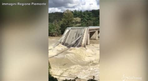 Maltempo In Piemonte Crollato Il Ponte Di Romagnano Sesia