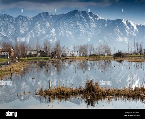 Kashmir village houses with gardens hi-res stock photography and images ...