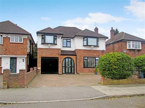 4 Bed Detached House For Sale In George V Avenue Pinner Middlesex Ha5