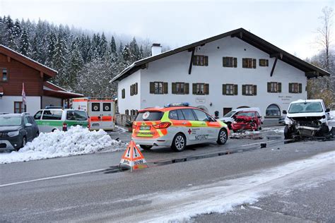 Bischofswiesen Zwei Verletzte Bei Unfall Auf B305 Bilder