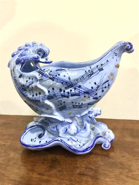 Vaso Centrotavola In Maiolica A Forma Di Conchiglia Con Mascherone E