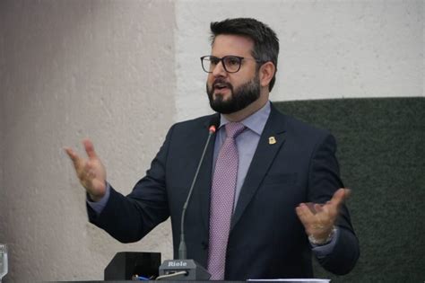 Deputado Mantoan destaca atuação da Unitins e UnirG durante homenagens