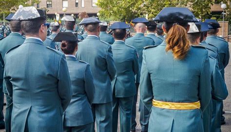 Guardia Civil y Policía Nacional Unida 60 guardias civiles han sido