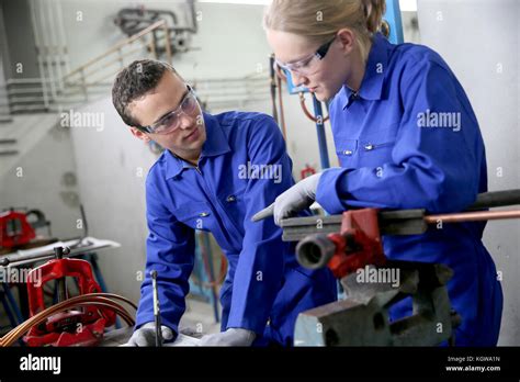 Plumbing Students Workshop Hi Res Stock Photography And Images Alamy