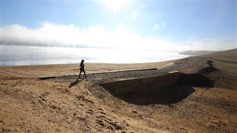 El Bajo Nivel Del Embalse De B Rcena Deja Al Descubierto Un Puente Del