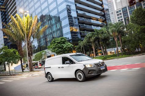 Lançada a nova geração do Kangoo elétrico REVISTA DOS TRANSPORTES