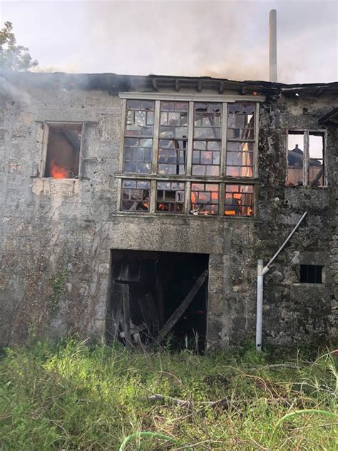 Galería Un incendio calcina una casa deshabitada en A Veiga