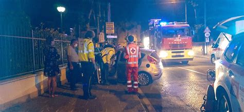 Senago Auto Finisce Contro Il Muro Di Una Casa Grave Enne Alla