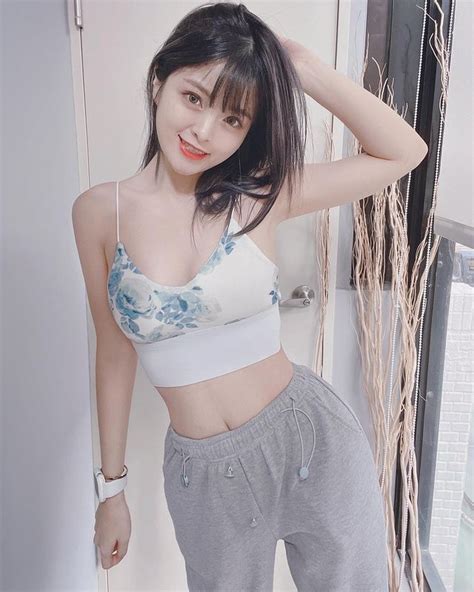 Bị chỉ trích sao không nâng ngực để đóng phim 18 cho đẹp nàng hot girl bật khóc thừa nhận sự