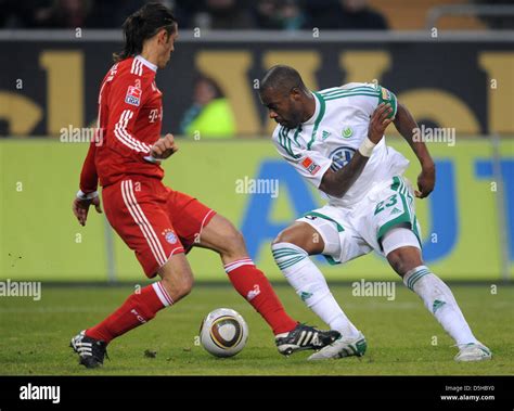 Wolfsburg S Grafite R Fights For The Ball With Bayern S Martin