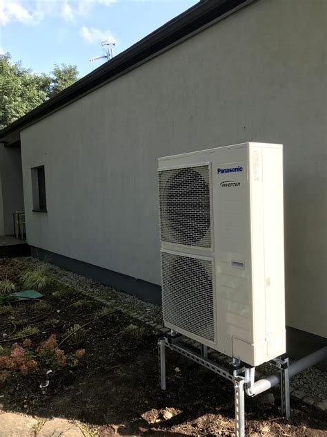 Professional Profile and Biography of Antonia Komel 31