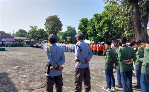 Kepala Dan Siswa MTsN 9 Bantul Ikuti Upacara Hardiknas Dan Sarasehan Di