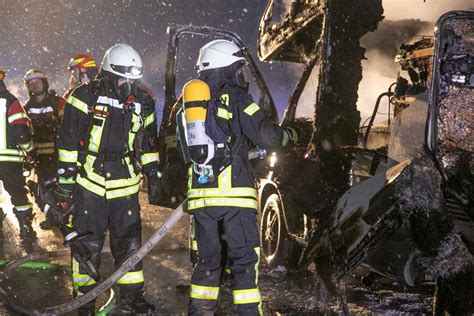 Fotos Wohnmobil F Ngt Bei Halsbach An Zu Brennen