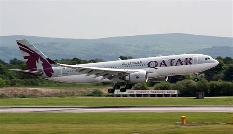 Qatar Airways A Qatar Airways A Landing On R At Ma Flickr