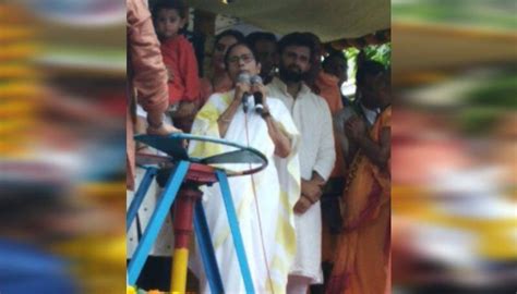 Mamata Greeted With Jai Shri Ram Slogans As Bengal Cm Flags Off 623 Year Old Rath Yatra Festival