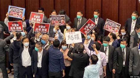 香港立法会内会闹双胞爆冲突 民主派批建制派联同法律顾问夺权 ＊ 阿波罗新闻网