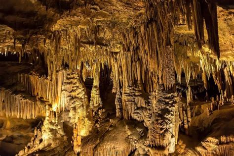 Stalaktit Dan Stalagmit Pengertian Perbedaan Proses Wisata Gua Di