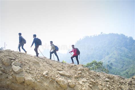 Bangladeshi Mountain Tracker Tracking Up To The Mountainthey Were