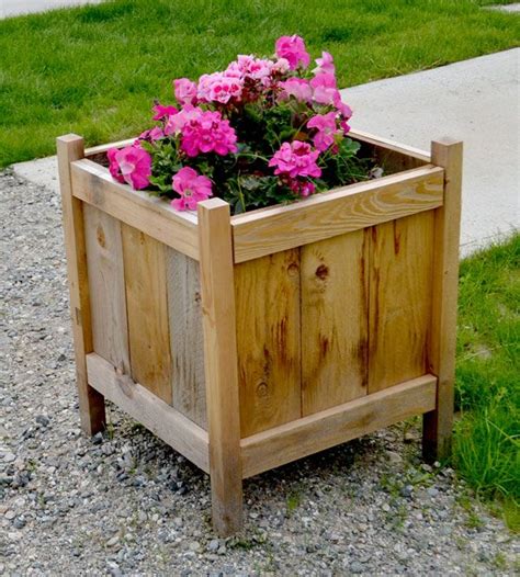 Cedar Planters With 2x2 Legs Cedar Planters Planter Box Plans Diy Planter Box