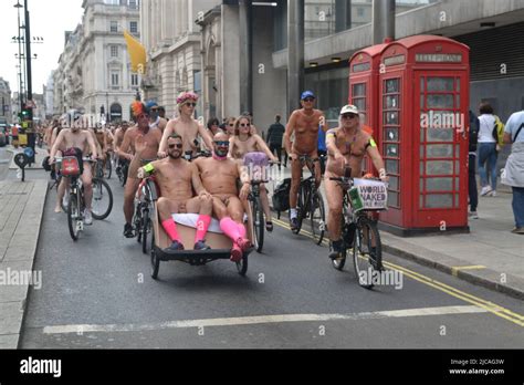 World Naked Bike Ride Wnbr Londres Est Cheval Chaque Ann E Depuis