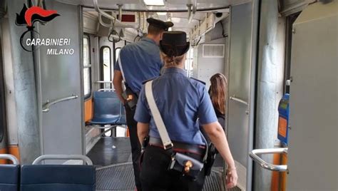 Molestano Due Quindicenni Sul Tram A Milano Minorenni Accusati Di