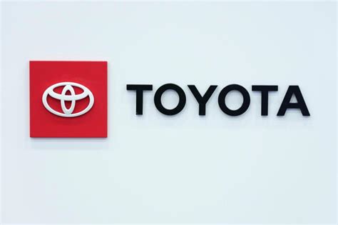 Toyota recalling 1 million vehicles for air bag defect