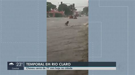 V Deo Chuva Causa Alagamentos Em Rio Claro E Arrasta Motociclista