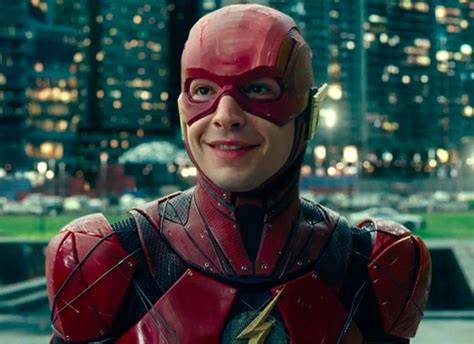 Warner Bros To Debut Ezra Millers The Flash Movie Trailer At Super