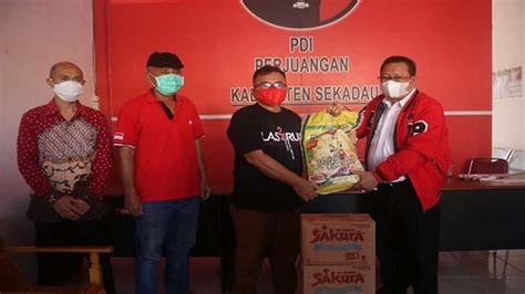 DPC PDI Perjuangan Sekadau Buka Posko Bantuan Untuk Masyarakat