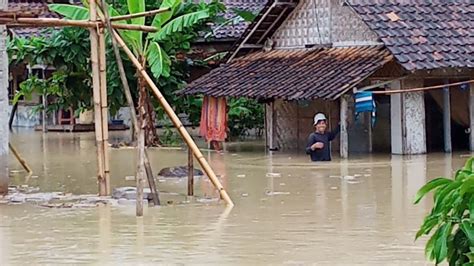 Puluhan Rumah Di Panimbang Terendam Banjir Setinggi 1 Meter Katakita