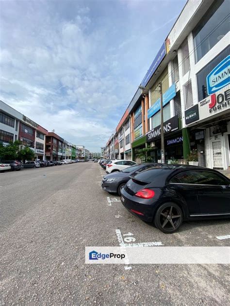 Taman Molek 3 Storey Shop With Ready Tenant For Sale RM2 100 000 By