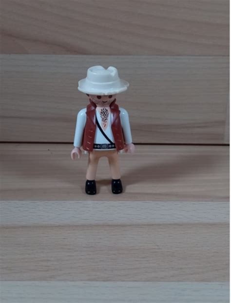 Chasseur Safari Playmobil Au Pays Des Enfants