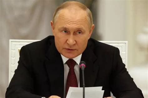 Vladimir Putin Signs Independence Decree For Two Ukraine Regions Before