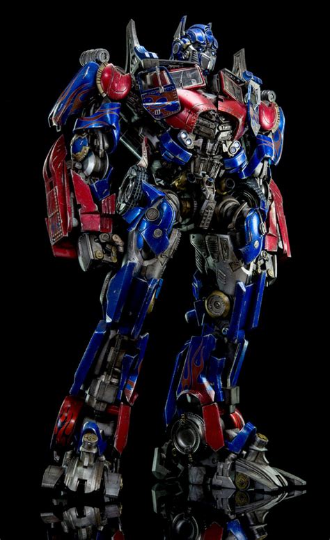 Closer Look at 3A Dark of the Moon Optimus Prime - Transformers News ...