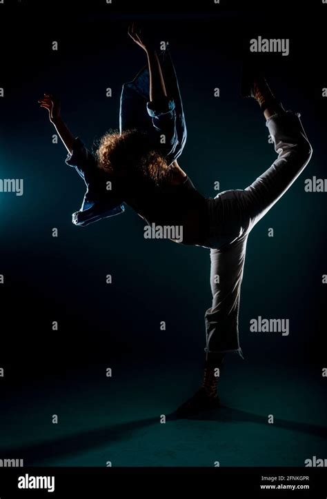 Modern And Stylish Dance Artist During A Dance Exercise Stock Photo Alamy