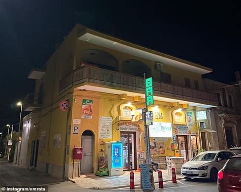 Emily Ratajkowski Posts SHOCKING Fully Nude Photo While Enjoying Summer Getaway Daily Mail Online