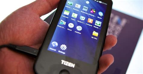 Samsung Tizen Dev Device Caught On Camera SlashGear