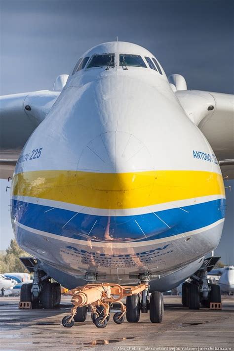 The Largest Plane In The World An 225 English Russia Aircraft