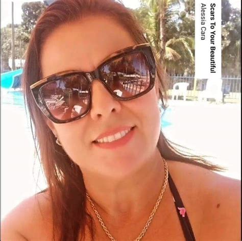 Professora é assassinada a facadas dentro de casa namorado é preso