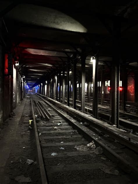 Exploring NYC tunnels🐀🔦 : r/urbanexploration