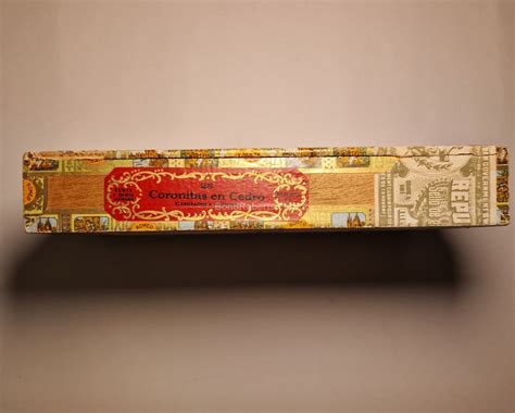 Romeo Y Julieta Coronitas En Cedro Dress Box Of Cigars In Cedar